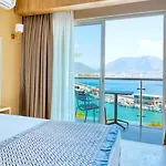 Numa Port Hotel