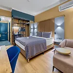 Hotel Numa Port 4*