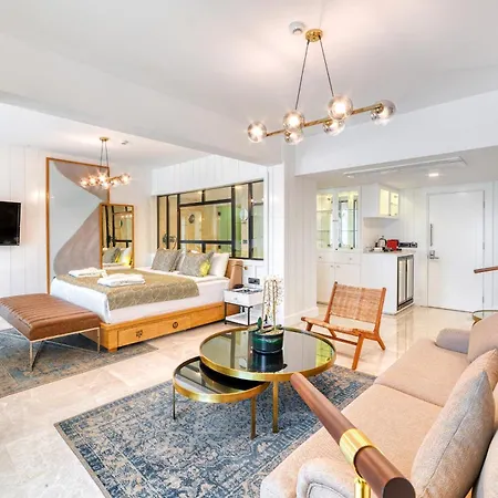 Numa Port אלאניה