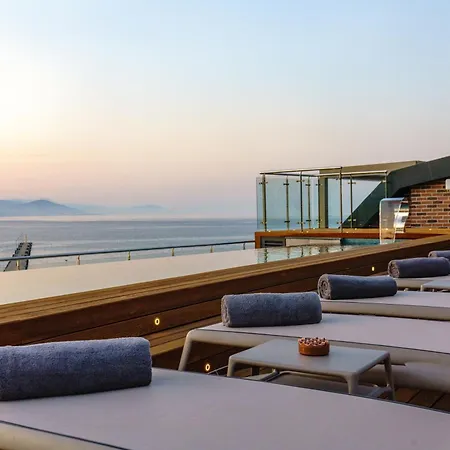 Numa Port Hotel 4*