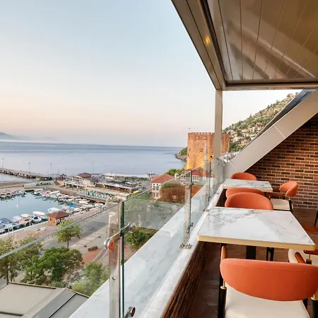 Numa Port Hotel