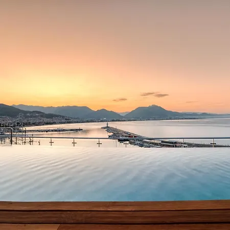 Numa Port Hotel 4*