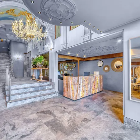 Numa Port אלאניה