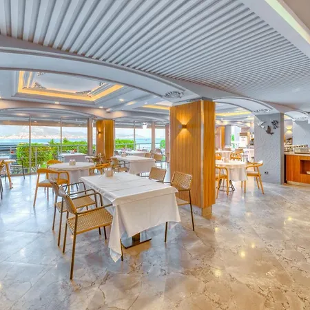 Numa Port Hotel
