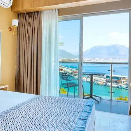 Numa Port Hotel