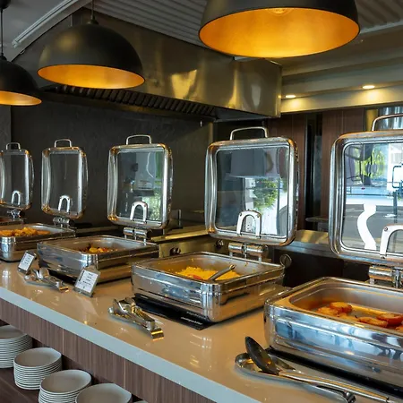 Numa Port Hotel 4*