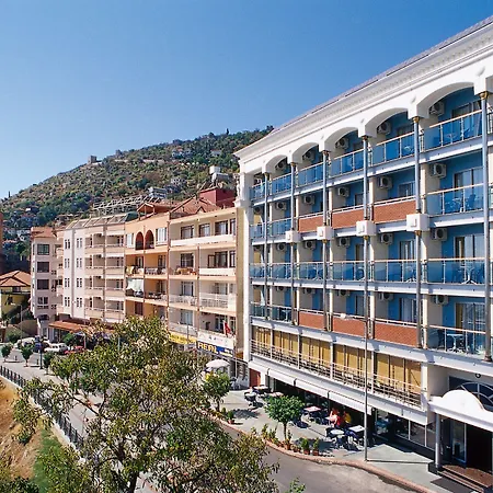 Numa Port Hotel