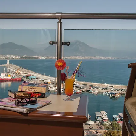 Numa Port Hotel 4*