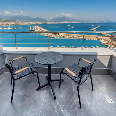 Numa Port Hotel